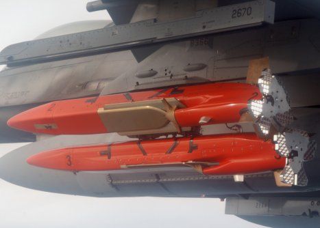 獨(dú)立的干擾機(jī)是一個(gè)誘餌,設(shè)計(jì)飛入敵方雷達(dá)威脅圈內(nèi),從而將敵方注意力從其載機(jī)中引開